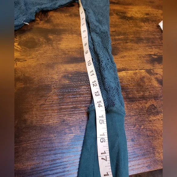 NWOT/ Free People/ lace floral long sleeve crop, ruch front, crew neck, - Picture 5 of 10